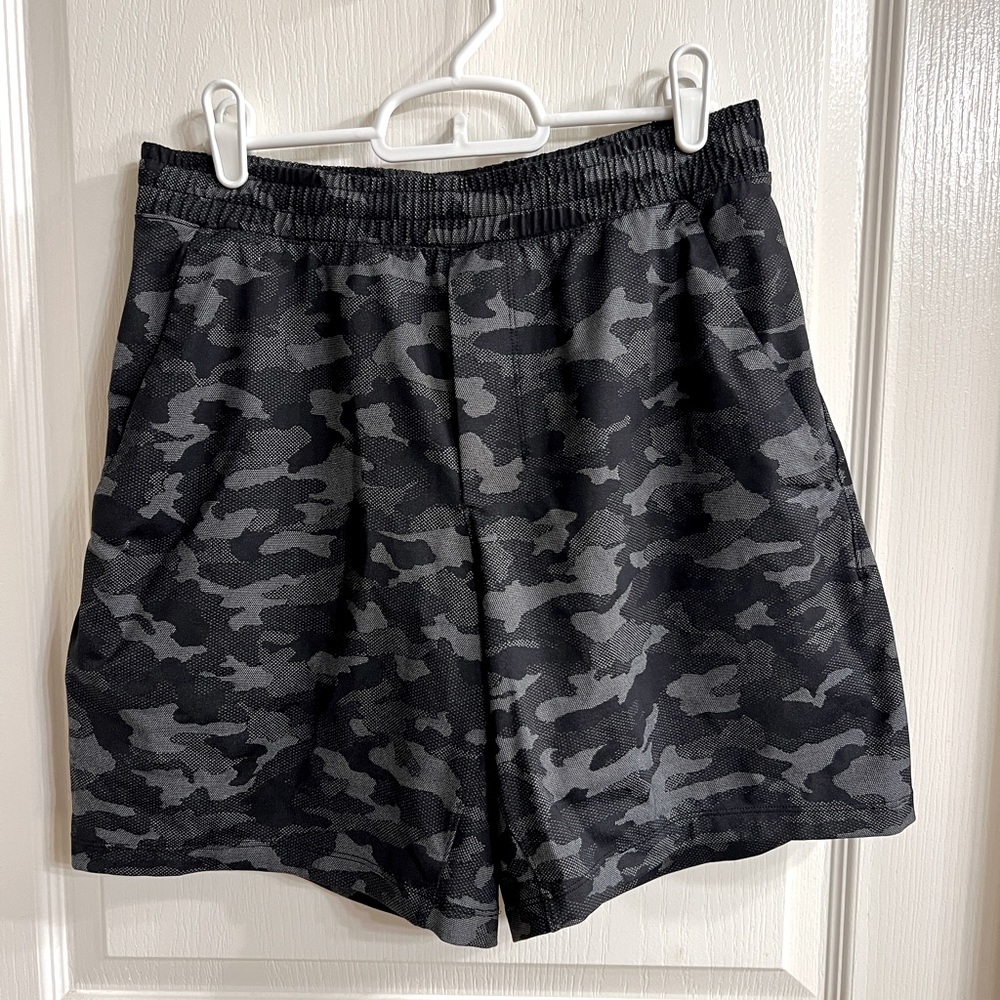 Men’s Lululemon Pacebreaker 7” linerless shorts
